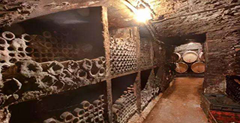 酒窖為什么容易發霉?酒窖發霉了里面的酒還能喝嗎?