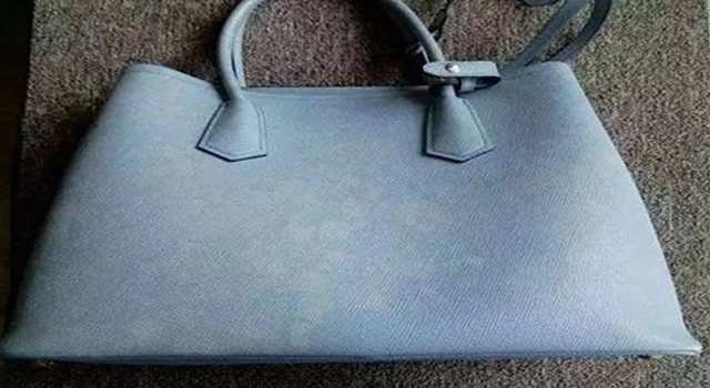 1671005915698150.jpg 手袋發(fā)霉.jpg